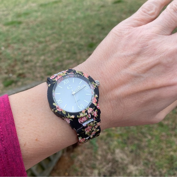 SOLD💲Black Floral rose link watch quartz large face Japan movement - Picture 7 of 9